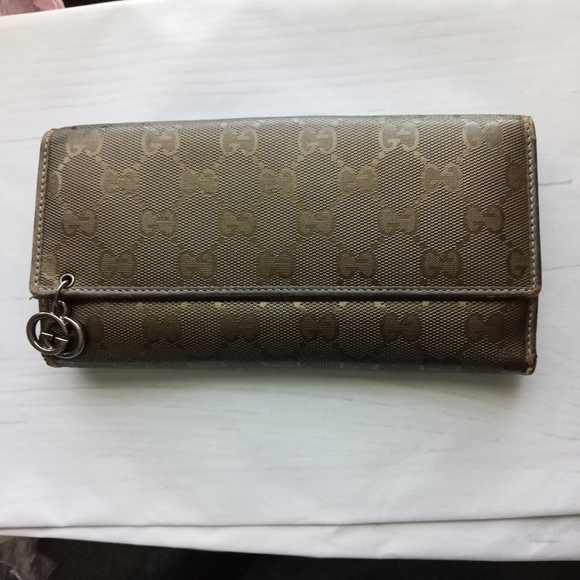 Authentic Gucci Metallic brown Signature wallet with GG charm - Picture 2 of 16